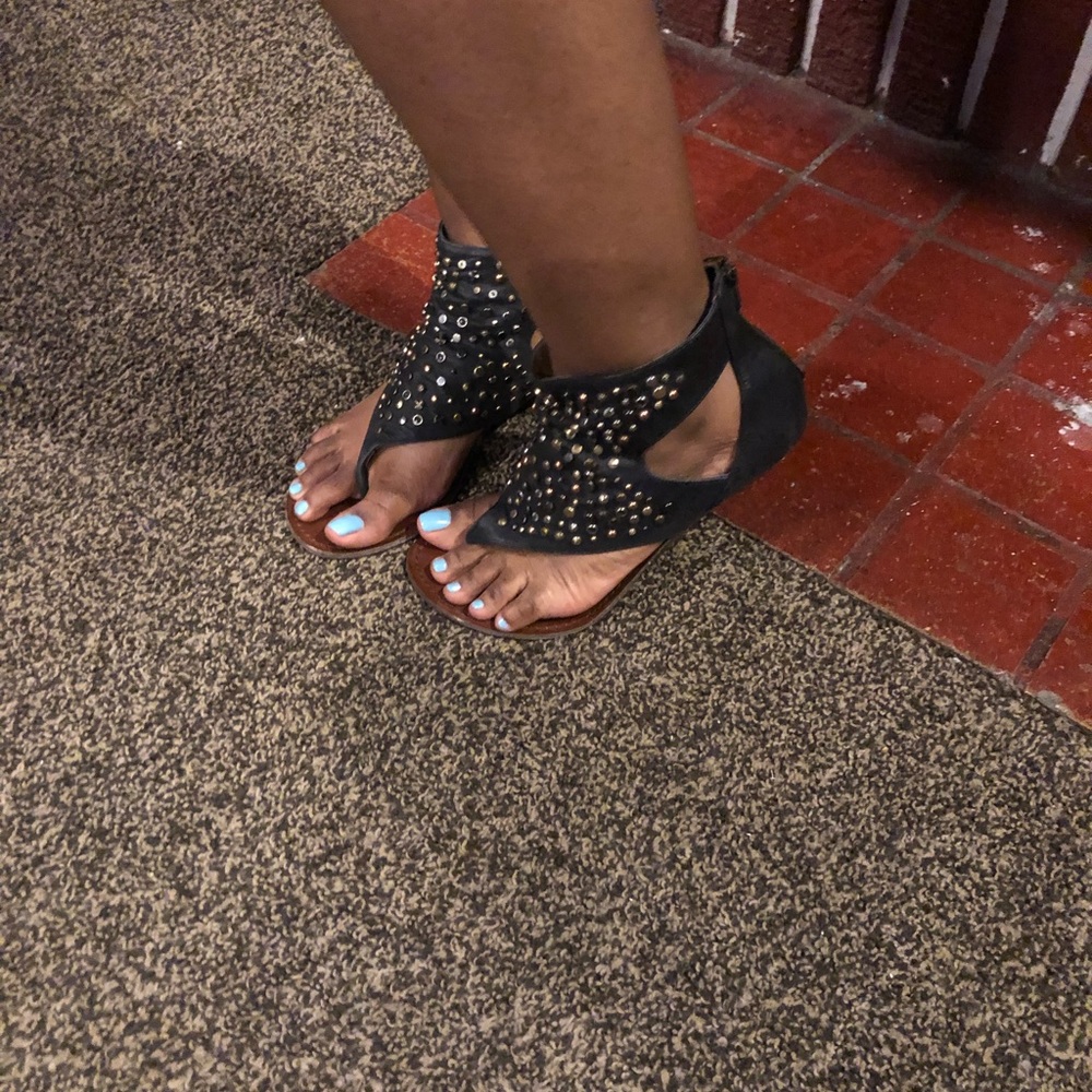 Shoes - Picture 3 of 4